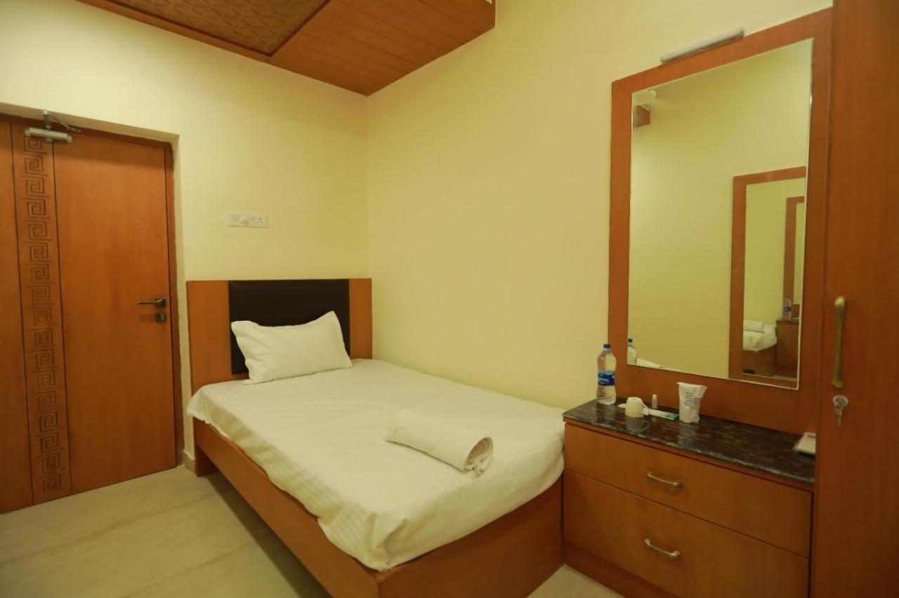Hotel Ashok Palace Karur  Bagian luar foto